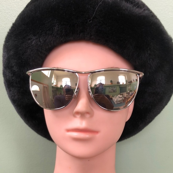 CELINE SUNGLASSES CHROME SILVER TONE IN CASE STYLE # CL40098U - Picture 2 of 11